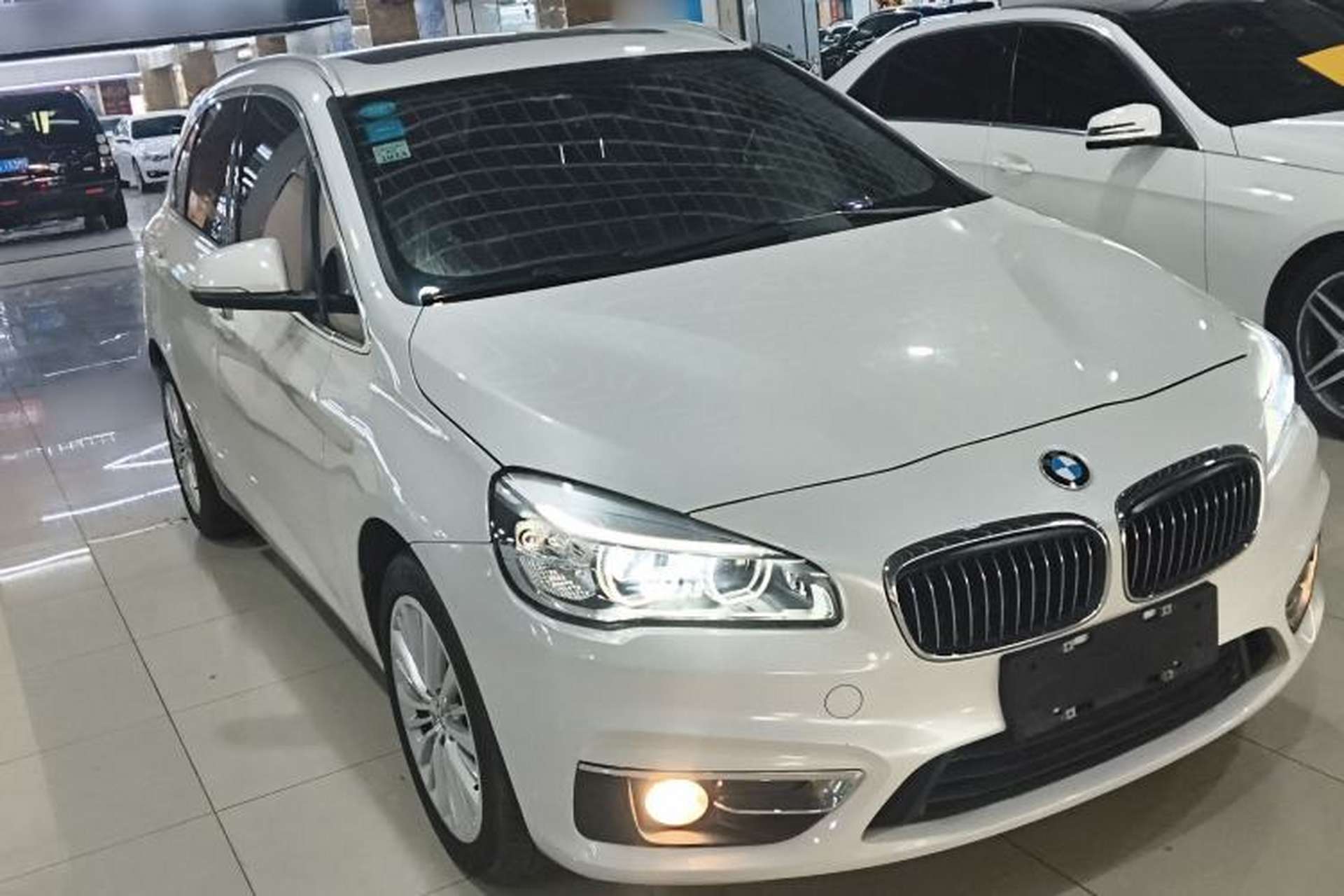 Used BMW 2 Series Active Tourer 2014 220i Luxury Design Package Front Right 45 Deg