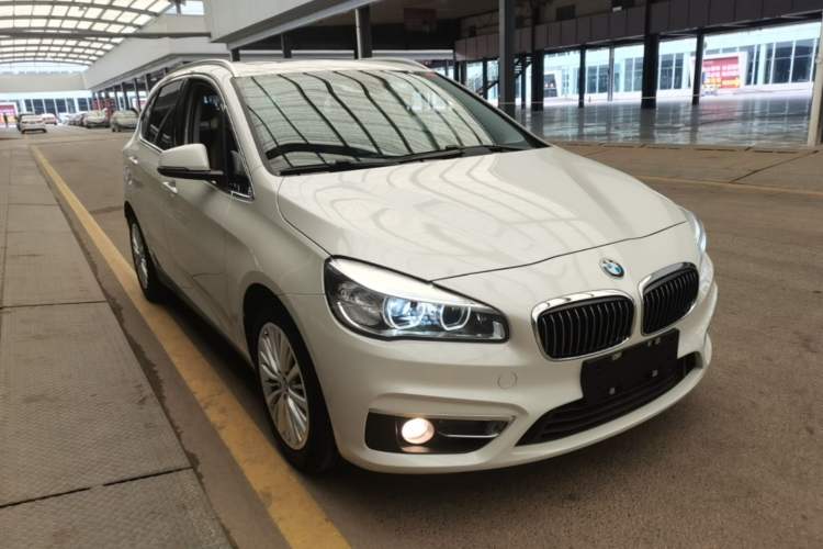 Used BMW 2 Series Active Tourer 2014 220i Luxury Design Package Front Right 45 Deg