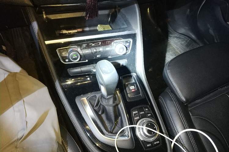 Used BMW 2 Series Active Tourer 2014 220i Luxury Design Package Gear Lever