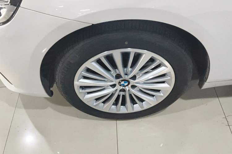 Used BMW 2 Series Active Tourer 2014 220i Luxury Design Package Left Front Wheel Hub