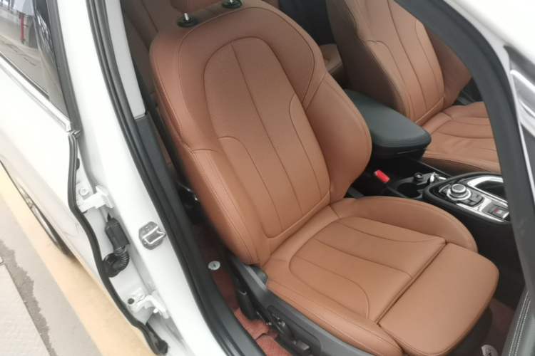 Used BMW 2 Series Active Tourer 2014 220i Luxury Design Package Right Front Seat
