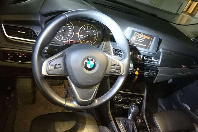 Used BMW 2 Series Active Tourer 2014 220i Luxury Design Package Steering Wheel