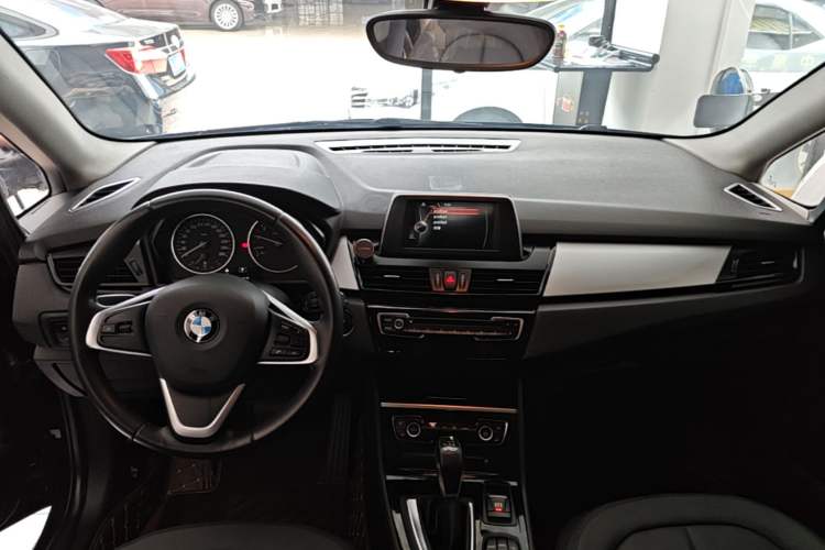 Used BMW 2 Series Active Tourer 2015 218i Leading Model Center Console