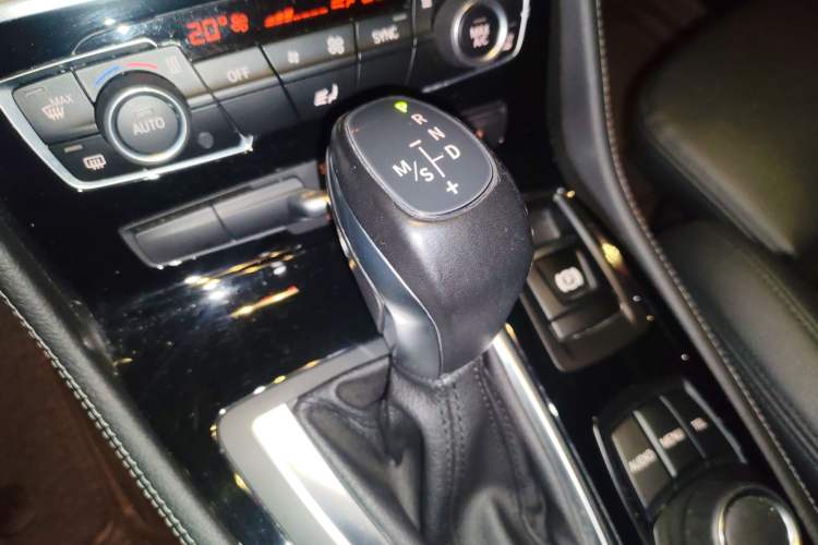 Used BMW 2 Series Active Tourer 2015 218i Sports Design Package Gear Lever