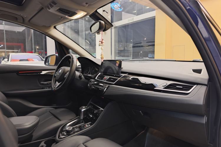 Used BMW 2 Series Active Tourer 2015 218i Sports Design Package Interior 1
