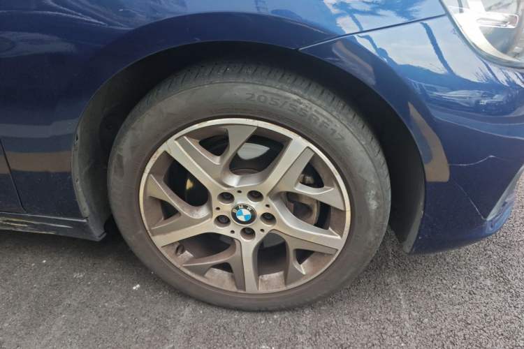 Used BMW 2 Series Active Tourer 2015 218i Sports Design Package Right Front Wheel Hub
