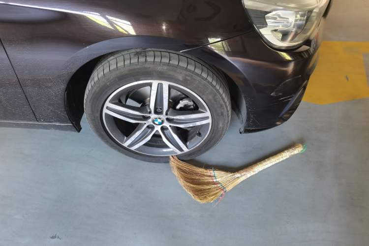 Used BMW 2 Series Active Tourer 2015 218i Sports Design Package Right Front Wheel Hub