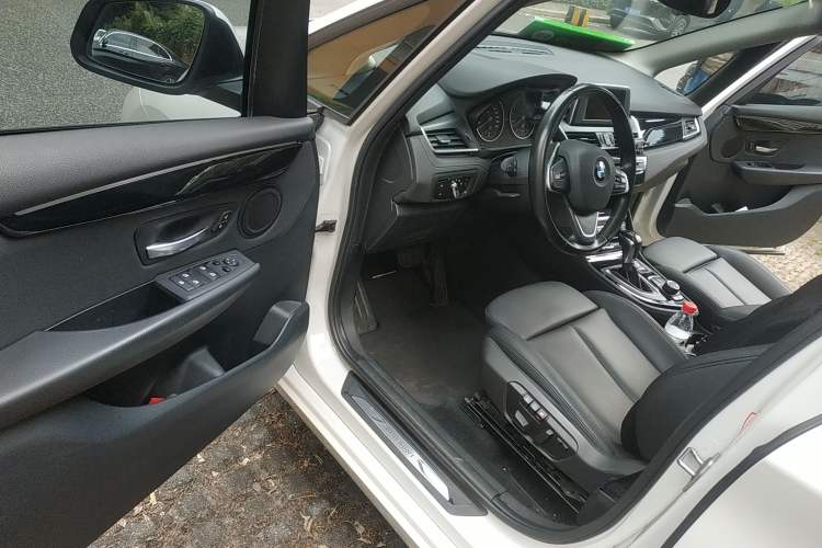 Used BMW 2 Series Active Tourer 2015 218i Sports Design Package Driver Seat