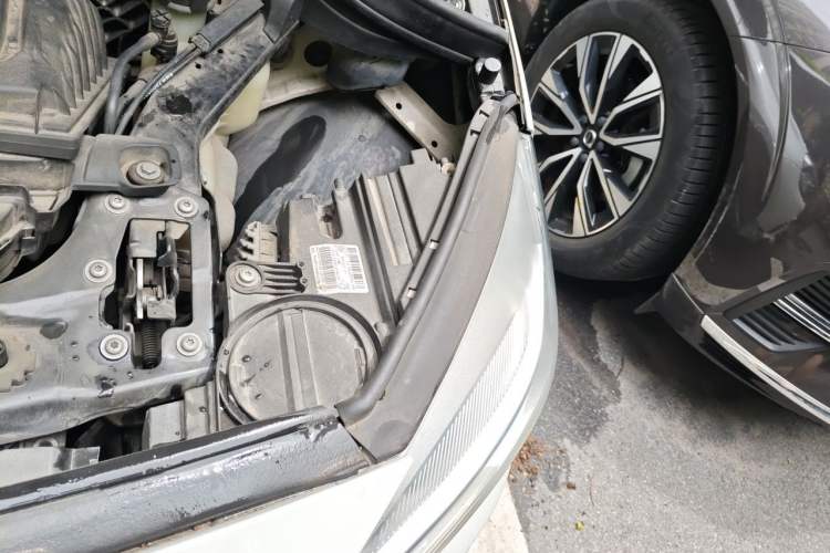 Used BMW 2 Series Active Tourer 2015 218i Sports Design Package Engine Bay Left