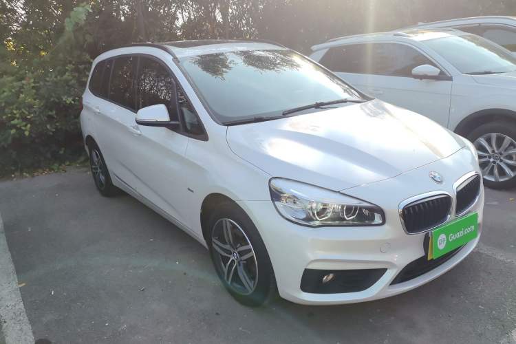 Used BMW 2 Series Active Tourer 2015 218i Sports Design Package Front Right 45 Deg
