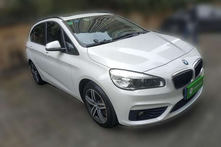 Used BMW 2 Series Active Tourer 2015 218i Sports Design Package Front Right 45 Deg