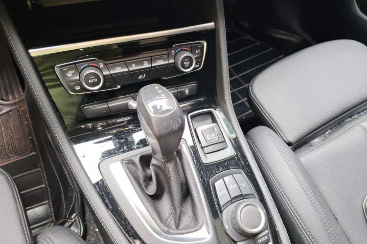 Used BMW 2 Series Active Tourer 2015 218i Sports Design Package Gear Lever