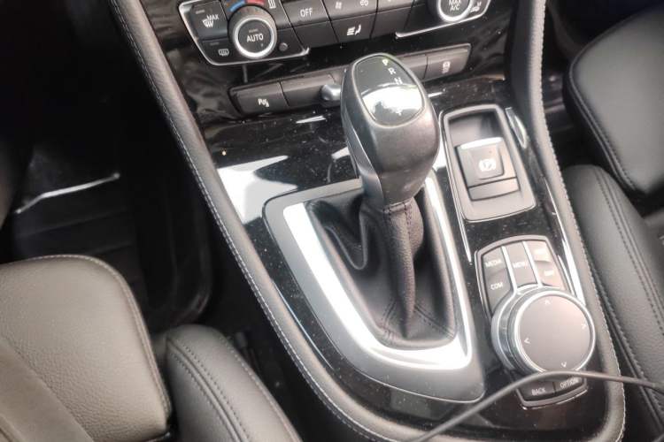 Used BMW 2 Series Active Tourer 2015 218i Sports Design Package Gear Lever