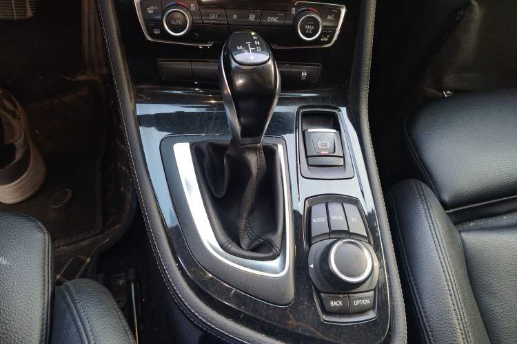 Used BMW 2 Series Active Tourer 2015 218i Sports Design Package Gear Lever