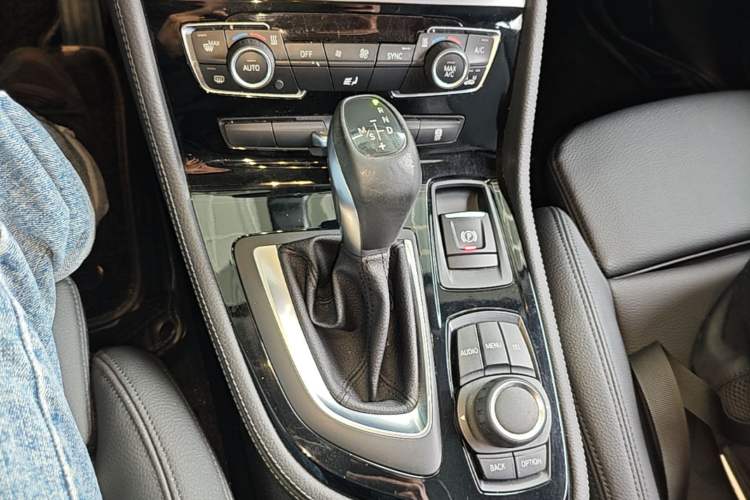 Used BMW 2 Series Active Tourer 2015 218i Sports Design Package Gear Lever