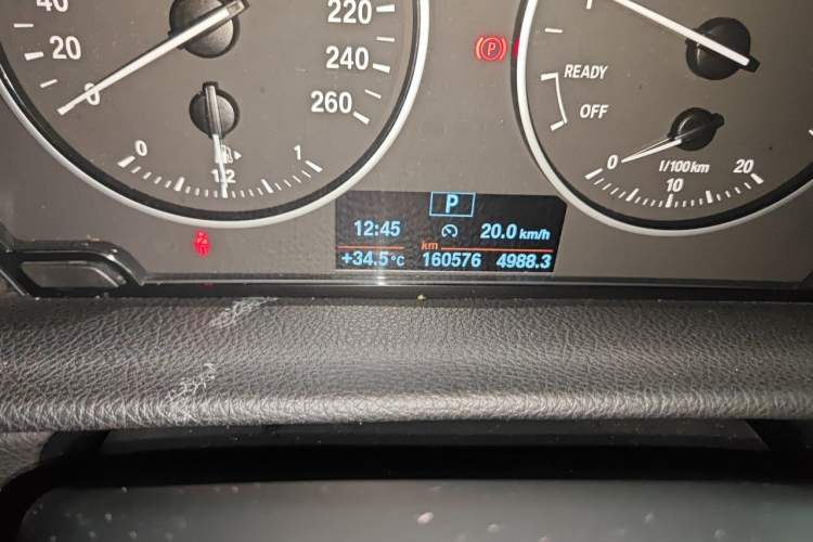 Used BMW 2 Series Active Tourer 2015 218i Sports Design Package Odometer Close Up