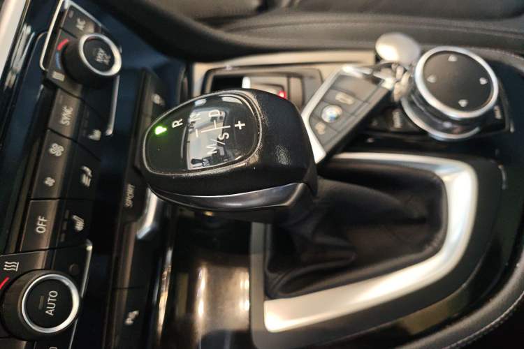 Used BMW 2 Series Active Tourer 2016 220i Luxury Design Package Gear Lever