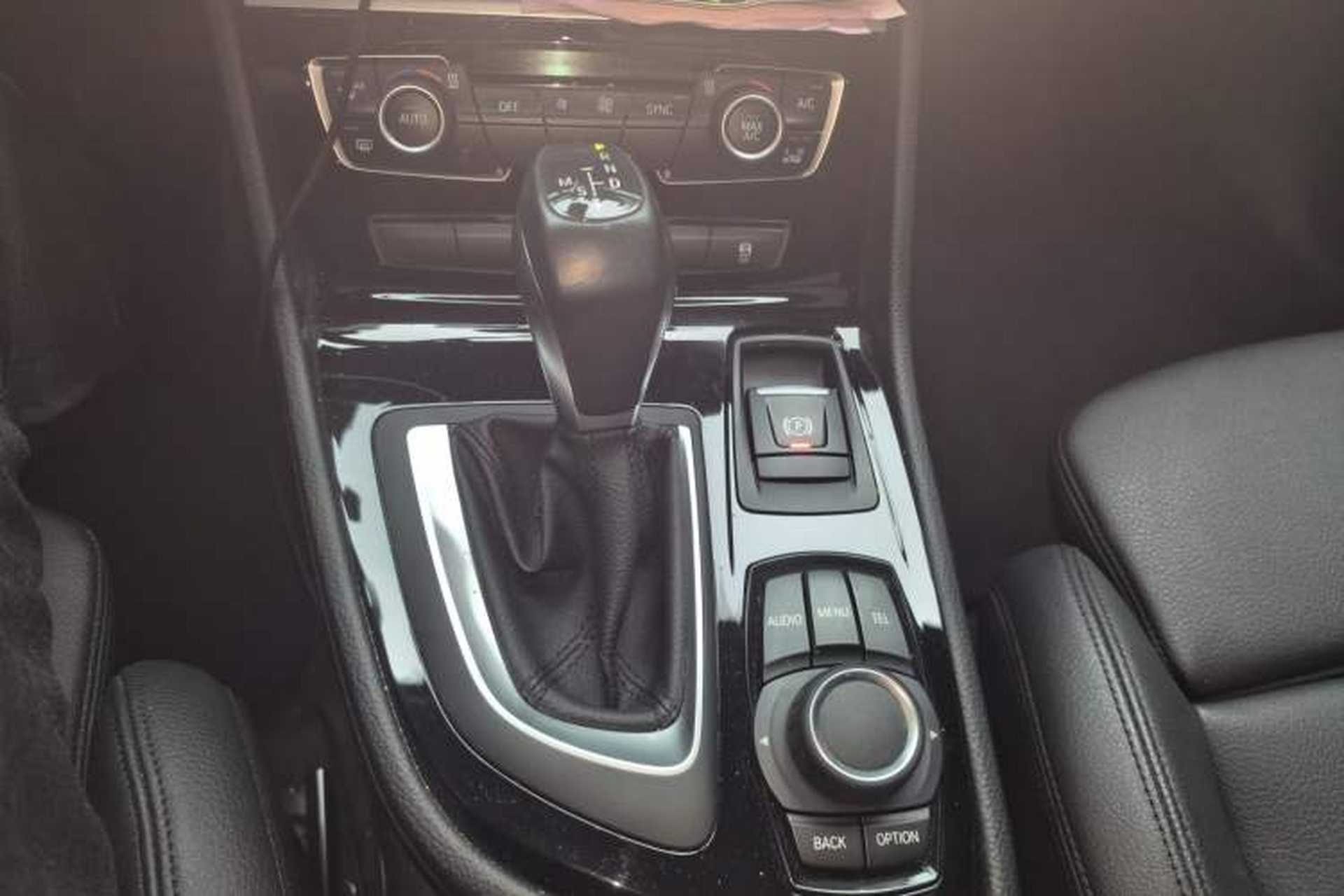 Used BMW 2 Series Active Tourer 2016 220i Luxury Edition Gear Lever