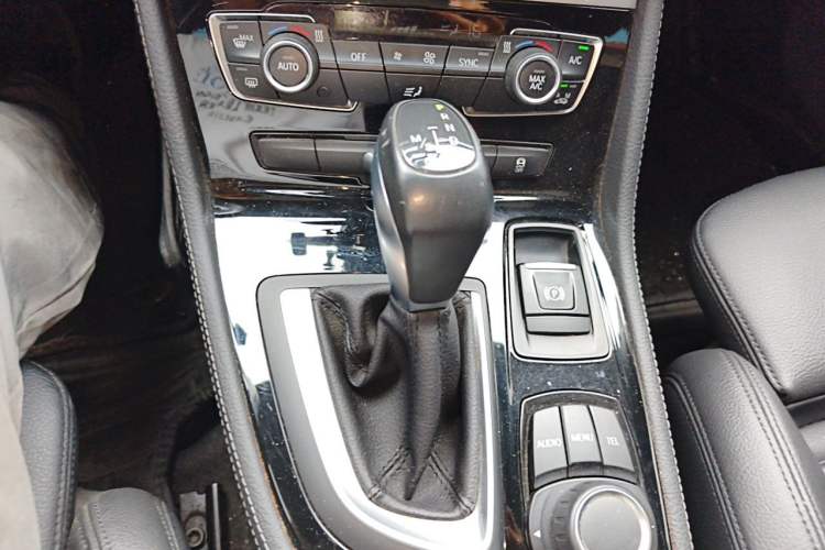 Used BMW 2 Series Active Tourer 2016 218i Sports Design Package Gear Lever