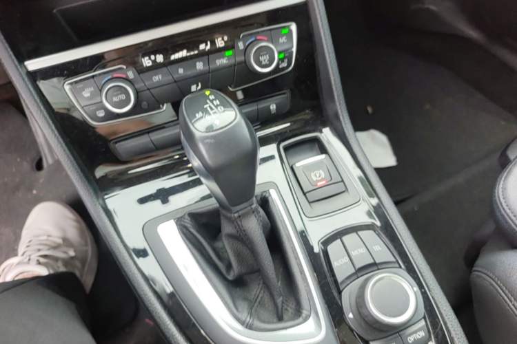 Used BMW 2 Series Active Tourer 2016 220i Luxury Edition Gear Lever