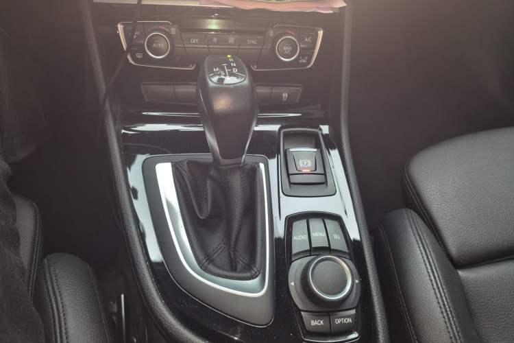 Used BMW 2 Series Active Tourer 2016 220i Luxury Edition Gear Lever