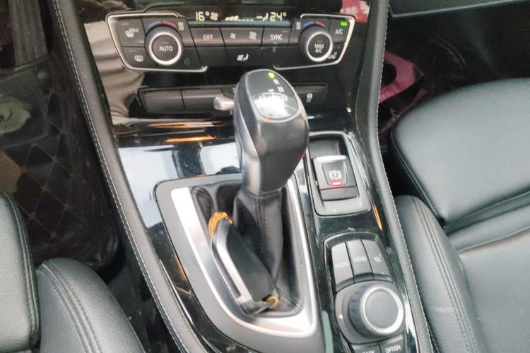 Used BMW 2 Series Active Tourer 2016 218i Sports Design Package Gear Lever