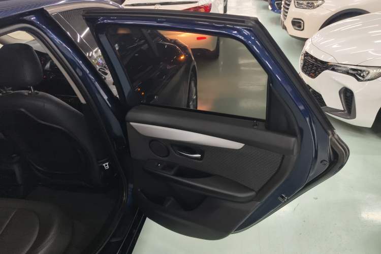 Used BMW 2 Series Active Tourer 2016 218i Fashion Model Interior 3