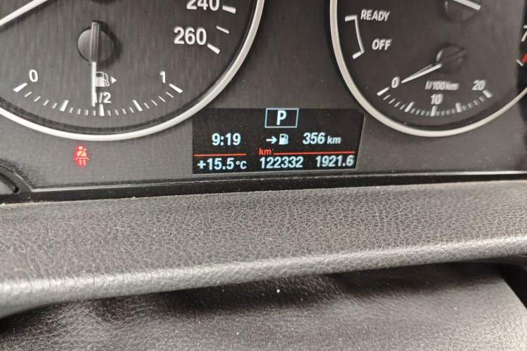 Used BMW 2 Series Active Tourer 2016 218i Sports Design Package Odometer Close Up