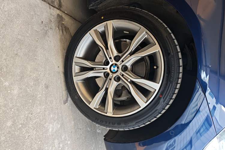 Used BMW 2 Series Active Tourer 2016 220i Luxury Design Package Right Front Wheel Hub