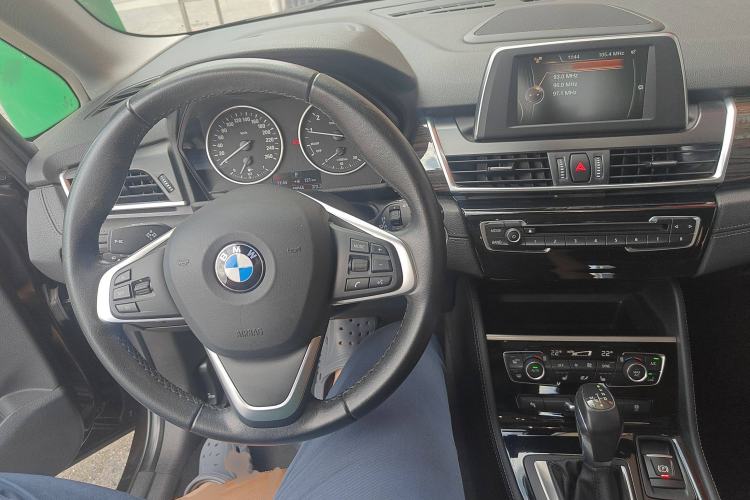Used BMW 2 Series Active Tourer 2016 220i Luxury Design Package Center Console