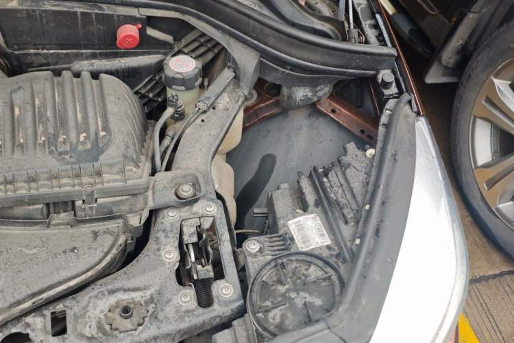 Used BMW 2 Series Active Tourer 2016 218i Fashion Model Engine Bay Left