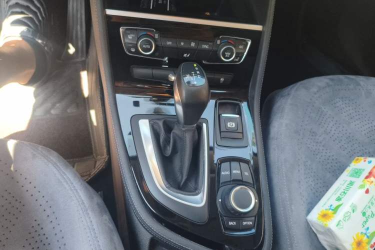 Used BMW 2 Series Active Tourer 2016 218i Sports Design Package Gear Lever