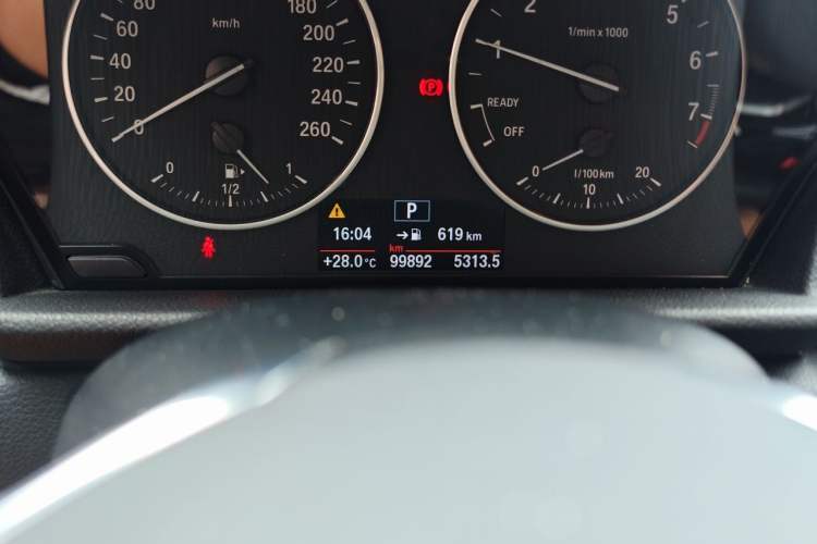 Used BMW 2 Series Active Tourer 2016 218i Fashion Model Odometer Close Up