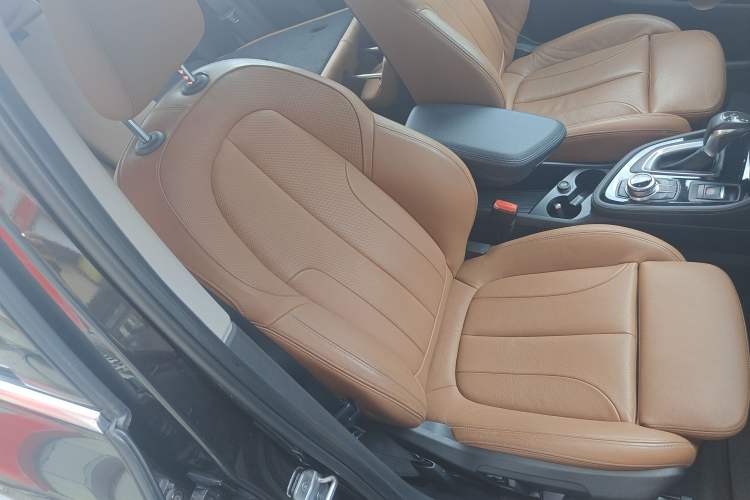 Used BMW 2 Series Active Tourer 2016 220i Luxury Design Package Right Front Seat