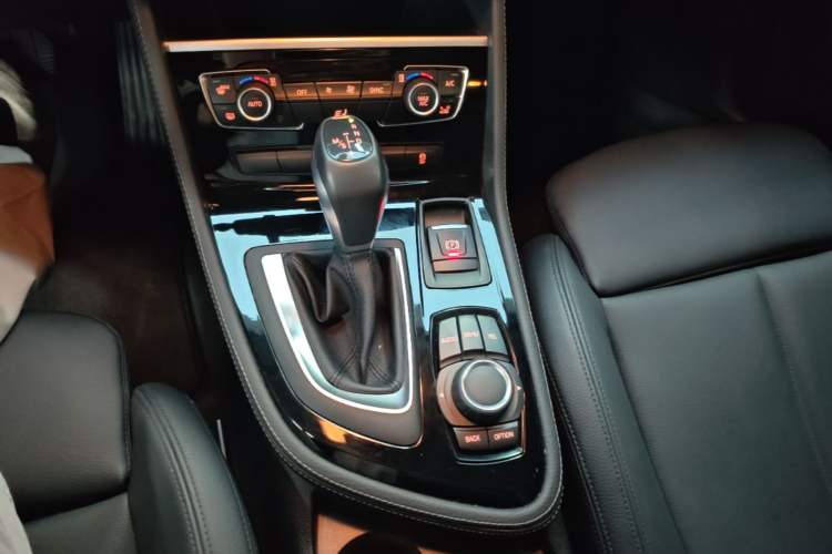 Used BMW 2 Series Active Tourer 2016 218i Sports Design Package Gear Lever