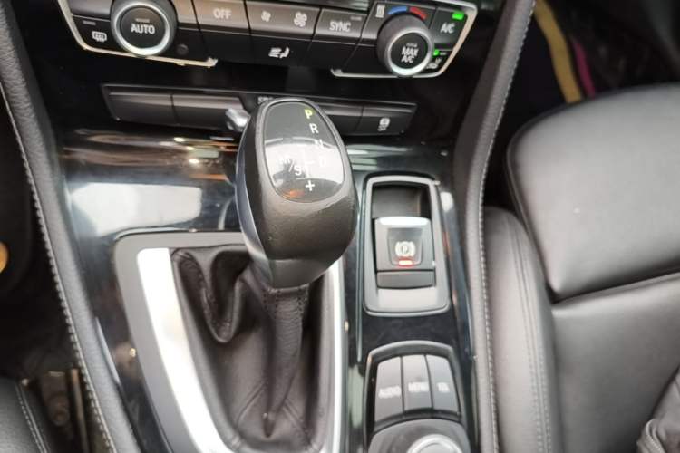 Used BMW 2 Series Active Tourer 2016 218i Sports Design Package Gear Lever