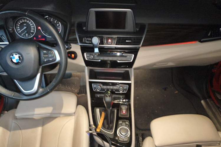 Used BMW 2 Series Active Tourer 2016 220i Luxury Design Package Center Console