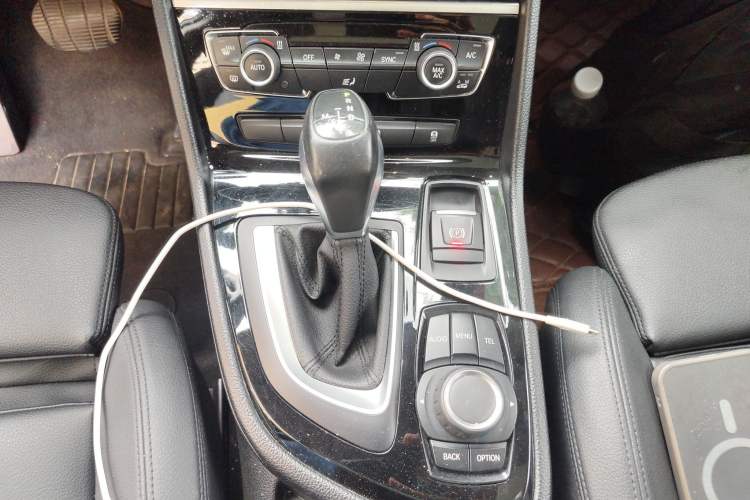 Used BMW 2 Series Active Tourer 2016 220i Luxury Edition Gear Lever
