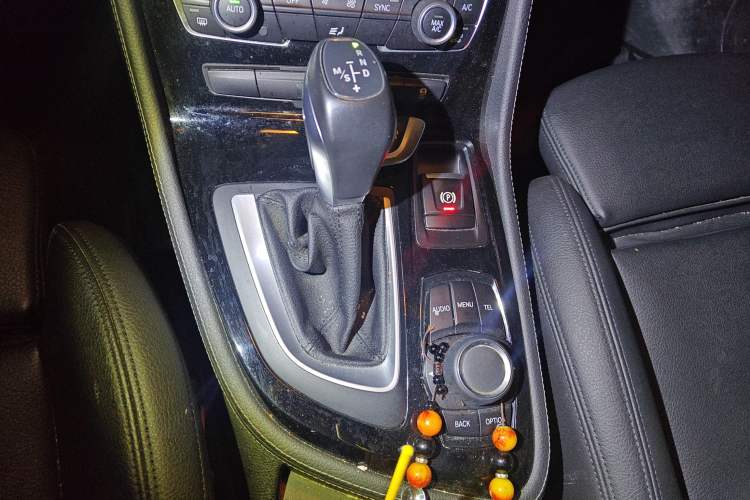 Used BMW 2 Series Active Tourer 2016 218i Sports Design Package Gear Lever