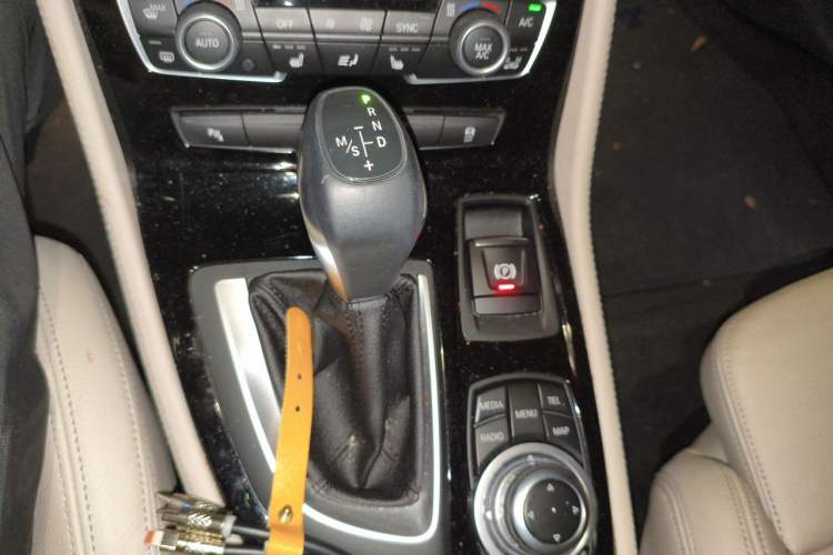Used BMW 2 Series Active Tourer 2016 220i Luxury Design Package Gear Lever