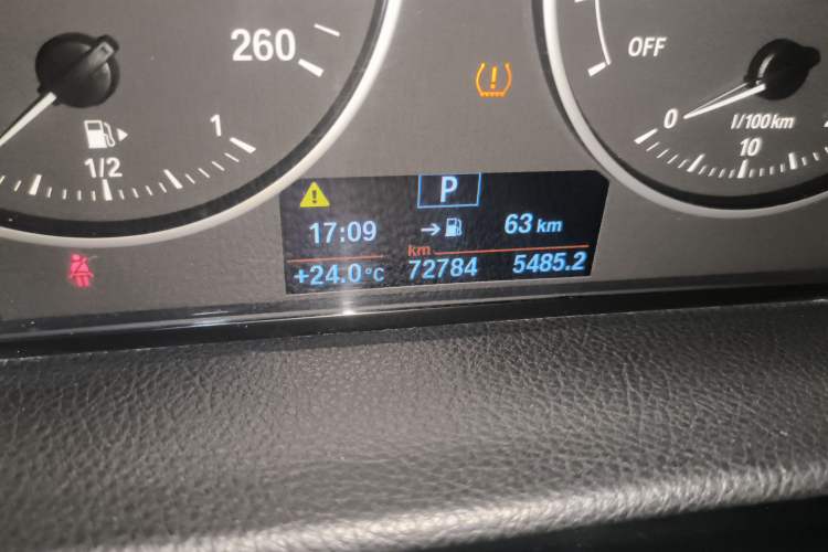 Used BMW 2 Series Active Tourer 2016 218i Sports Design Package Odometer Close Up