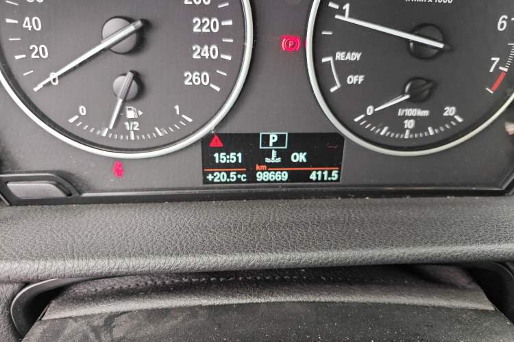 Used BMW 2 Series Active Tourer 2016 220i Luxury Edition Odometer Close Up