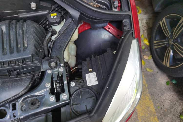 Used BMW 2 Series Active Tourer 2016 218i Fashion Model Engine Bay Left