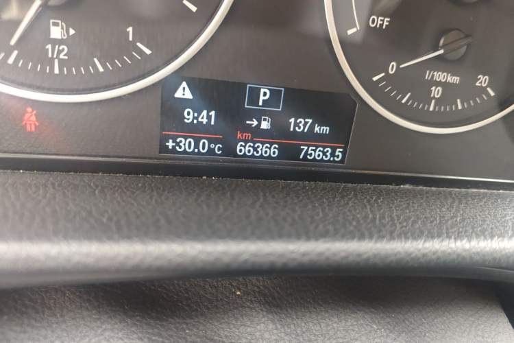 Used BMW 2 Series Active Tourer 2016 218i Sports Design Package Odometer Close Up