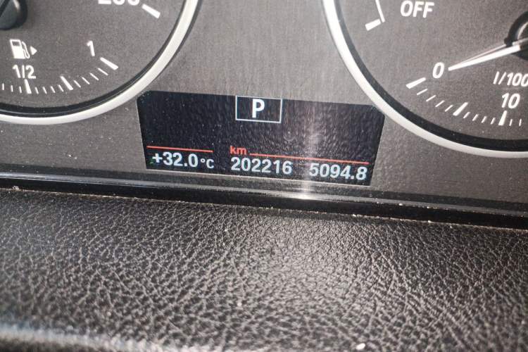 Used BMW 2 Series Active Tourer 2016 218i Fashion Model Odometer Close Up