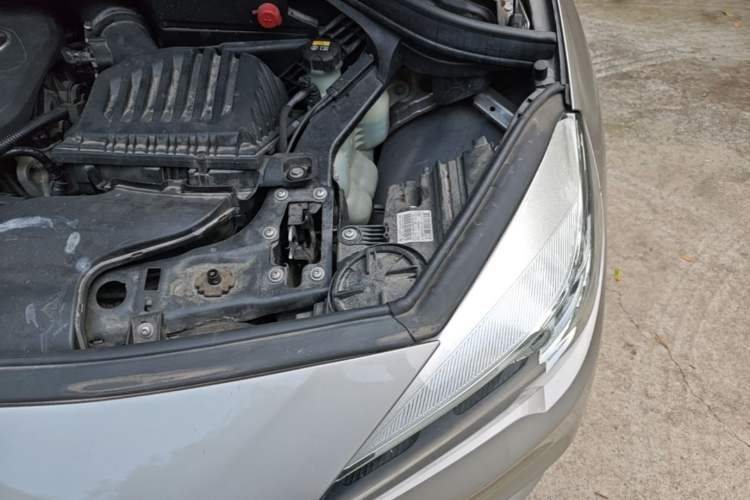 Used BMW 2 Series Active Tourer 2016 218i Fashion Model Engine Bay Left