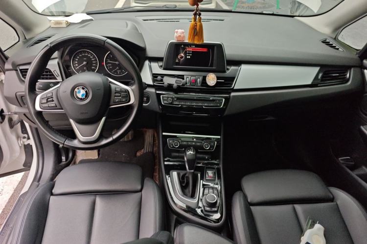 Used BMW 2 Series Active Tourer 2016 220i Luxury Edition Center Console