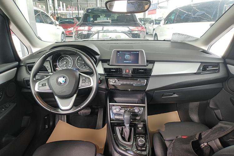 Used BMW 2 Series Active Tourer 2016 220i Luxury Edition Center Console