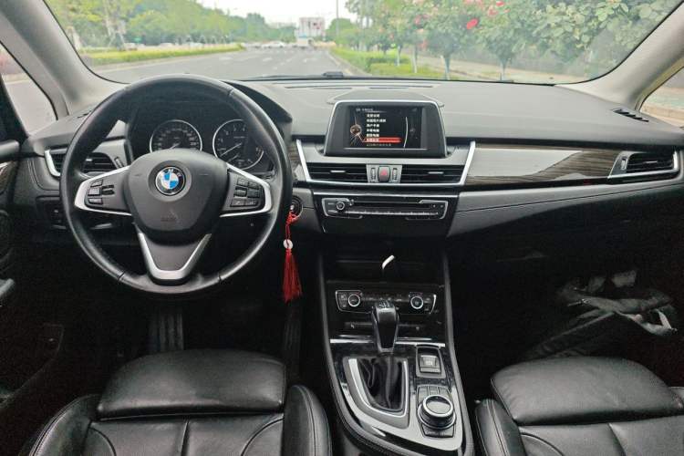 Used BMW 2 Series Active Tourer 2016 220i Luxury Design Package Center Console