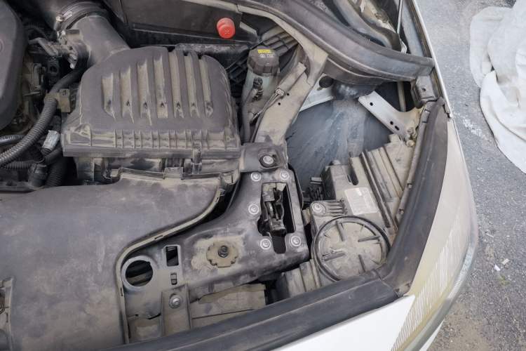 Used BMW 2 Series Active Tourer 2016 218i Fashion Model Engine Bay Left